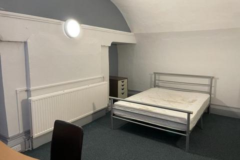 17 bedroom house share to rent, St James's Street