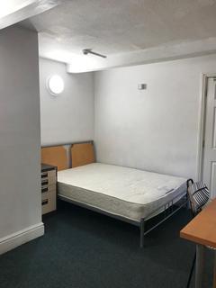 18 bedroom house share to rent, St James's Street