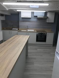 18 bedroom house share to rent, St James's Street