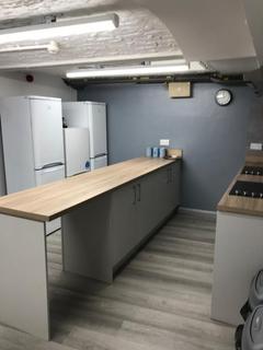 18 bedroom house share to rent, St James's Street