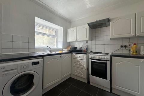 3 bedroom semi-detached house to rent, Penrhiwfer Road, Tonypandy