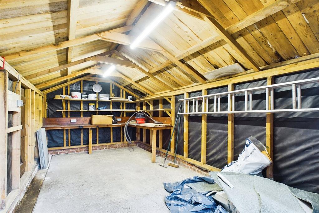 Garage/ Workshop