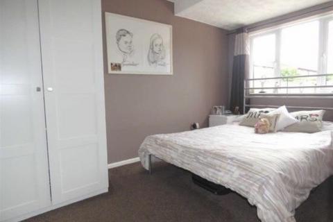 2 bedroom flat to rent, Verdin Court, Crewe