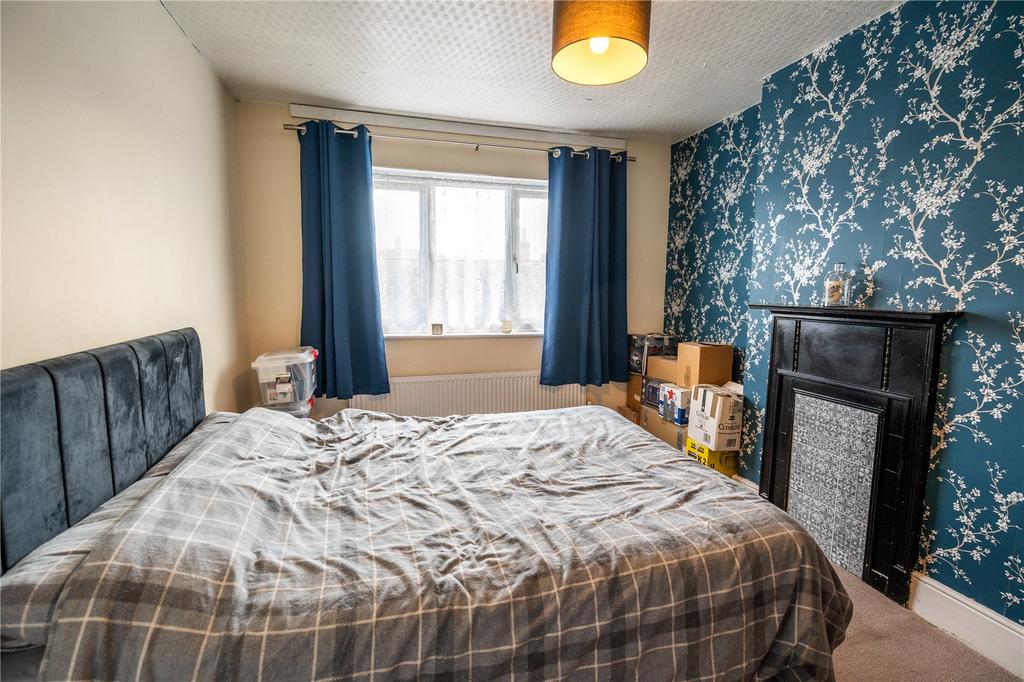 Bedroom 1 (2)