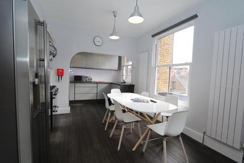 1 bedroom in a house share to rent, 57a Brighton Road, Surbiton KT6