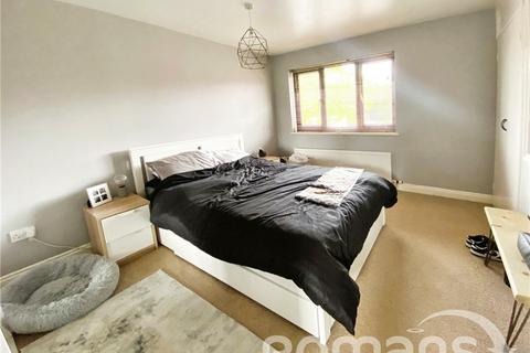 32 Ascham Road, Grange Park, Swindon, SN5 6BG