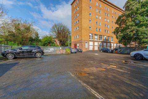 2 bedroom apartment for sale, The New Alexandra Court, Woodborough Road, Nottingham, Nottinghamshire, NG3 4LN