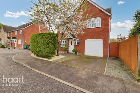 4 bedroom detached house for sale - Green Acre Close, Thetford