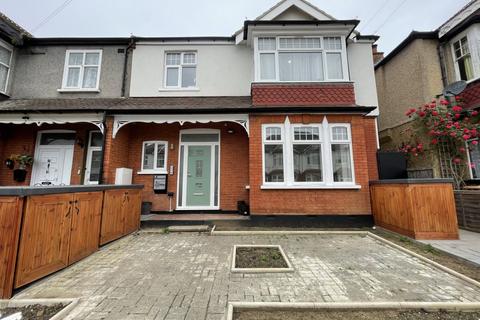 3 bedroom flat to rent, Flat 2 Radnor Road, Harrow HA1