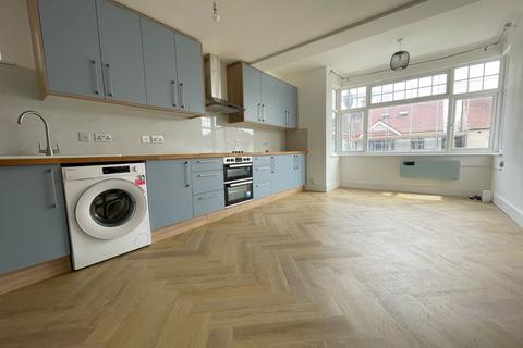 3 bedroom flat to rent, Radnor Road, Harrow HA1