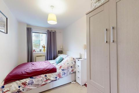 2 bedroom flat to rent, Balham High Road, London, SW17