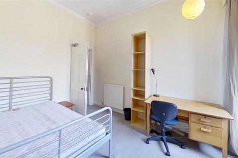 4 bedroom flat to rent, Strathfillan Road, Edinburgh, EH9