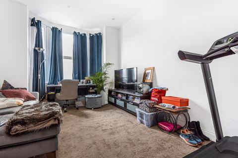 2 bedroom apartment to rent, Pembroke Road London N10