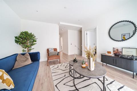 3 bedroom apartment to rent, 12 Gallions Road,, Beckton E16