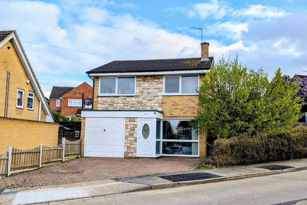 Marlborough Road, Braintree CM7 3 bed detached house for sale £375,000