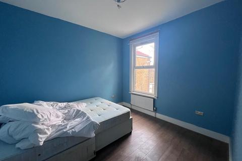 2 bedroom flat to rent, East Ham, E6