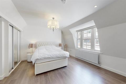 3 bedroom terraced house to rent, CADOGAN LANE, London, SW1X