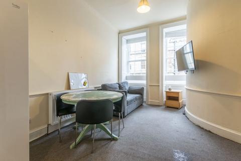 4 bedroom flat to rent, 0514L – High Street, Edinburgh, EH1 1TB