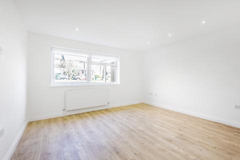 2 bedroom apartment to rent, Heath View London N2