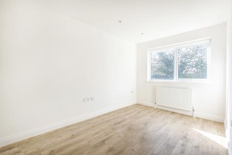 2 bedroom apartment to rent, Heath View London N2