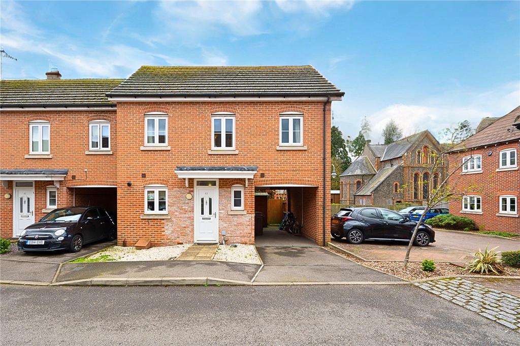 Avian Avenue, Curo Park, Frogmore, St. Albans 3 bed house for sale £