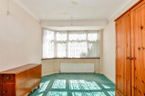 3 bedroom end of terrace house for sale, Upminster Road South, Rainham, Essex