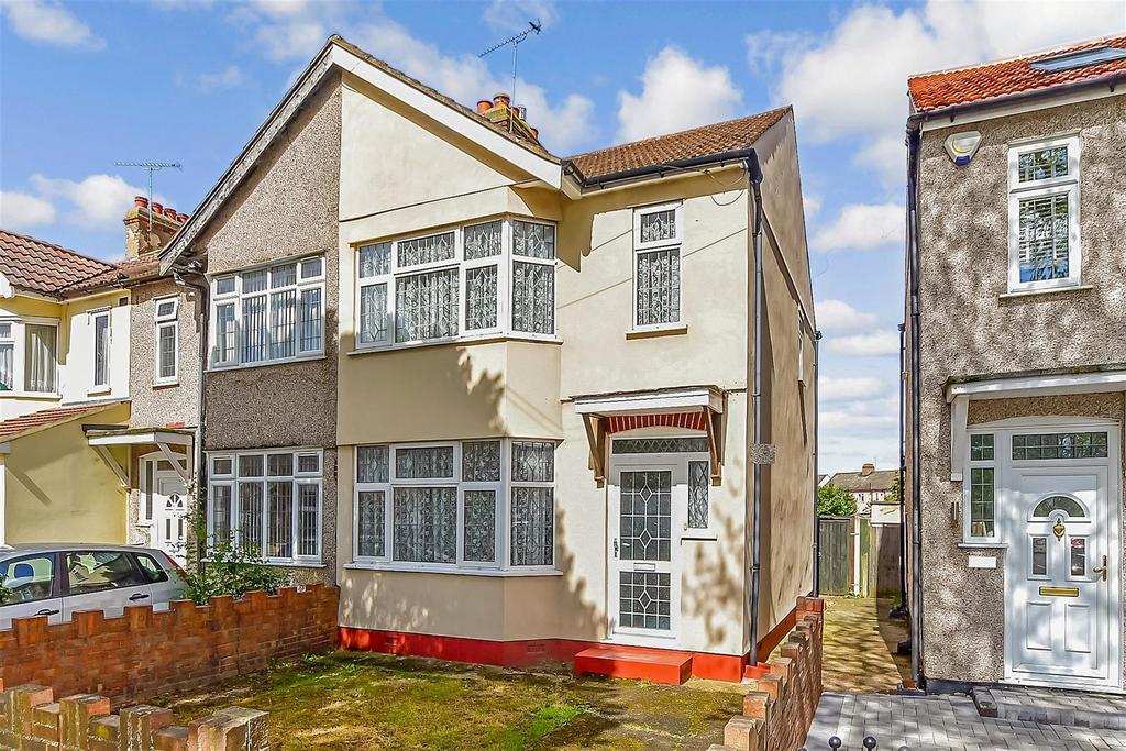 Upminster Road South, Rainham, Essex 3 bed end of terrace house for