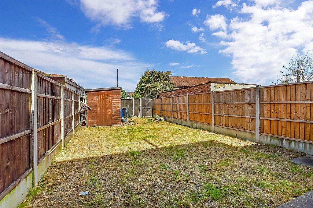 Upminster Road South, Rainham, Essex 3 bed end of terrace house for