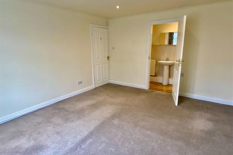 10 Dewar Close, Collingham, Wetherby, LS22 5JR