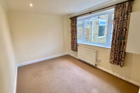10 Dewar Close, Collingham, Wetherby, LS22 5JR