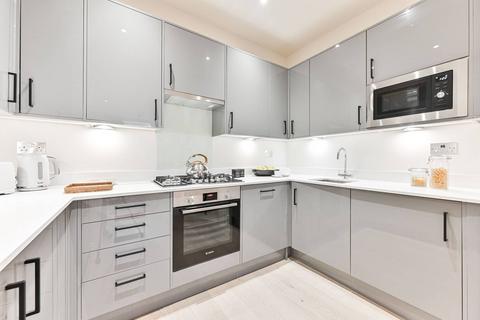 2 bedroom flat for sale, Cornwall Gardens, South Kensington, London, SW7