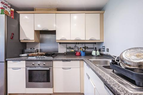 2 bedroom flat for sale, Southwold Road, Clapton, London, E5