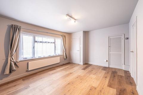 3 bedroom terraced house to rent, Clitterhouse Crescent, Brent Cross, London, NW2