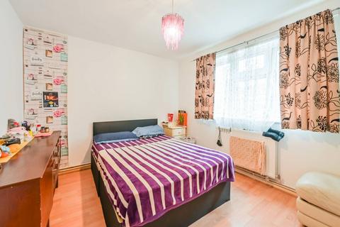 3 bedroom flat for sale, Tristram Close, Walthamstow, London, E17
