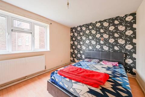 3 bedroom flat for sale, Tristram Close, Walthamstow, London, E17