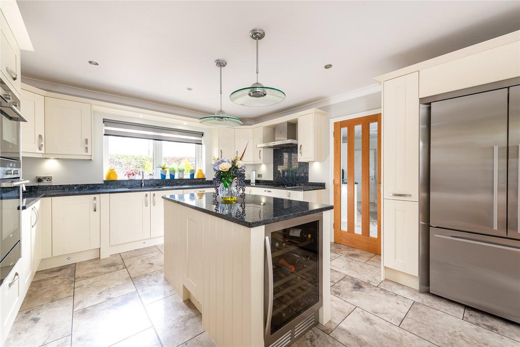Kitchen/Breakfast Rm