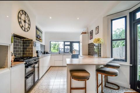 4 bedroom end of terrace house for sale, Pall Mall, Leigh-on-Sea SS9