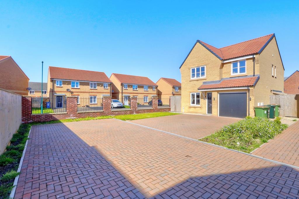 Maplewood Drive, Middlesbrough, TS6 4 bed detached house for sale £