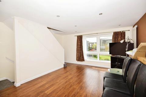2 bedroom maisonette to rent, Weymouth Court Grange Road SM2