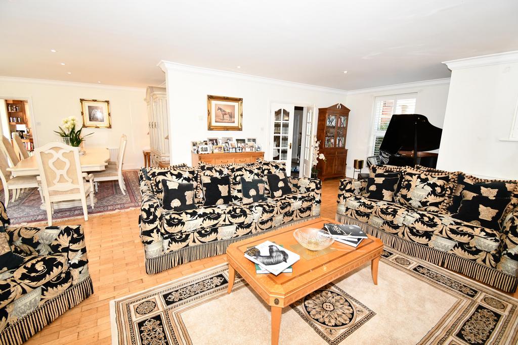 Sitting/Dining Room