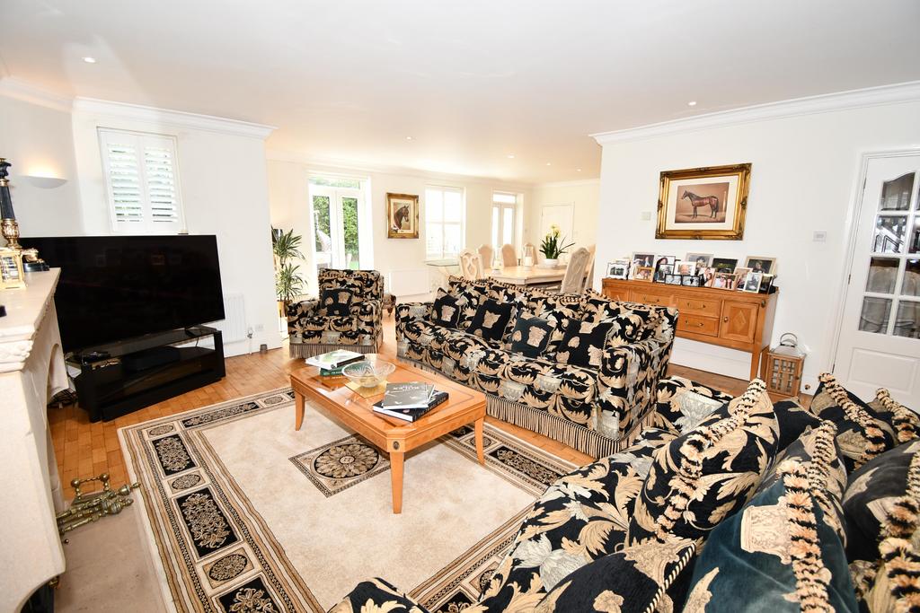 Sitting/Dining Room