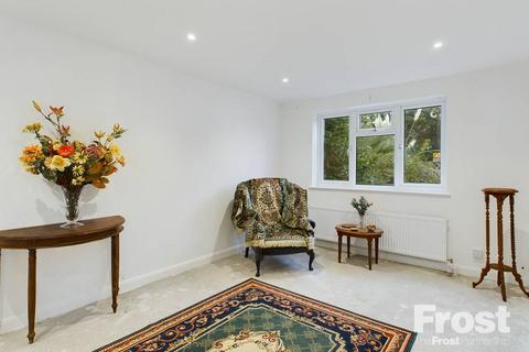 3 bedroom detached house for sale, St Dunstans Road, Feltham, TW13