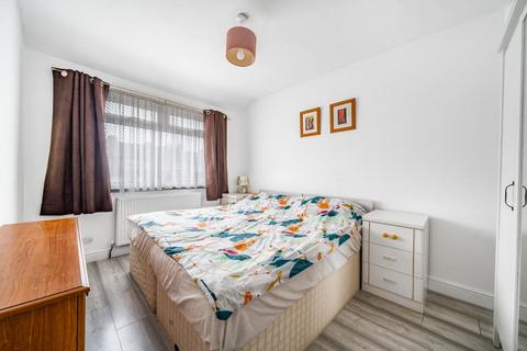 15 Firdene, Surbiton, KT5 9QQ