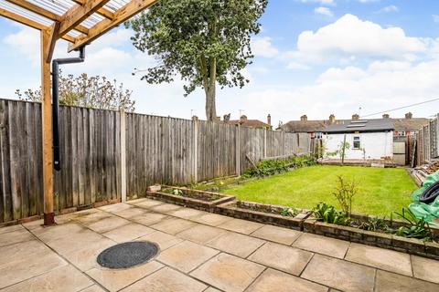 15 Firdene, Surbiton, KT5 9QQ
