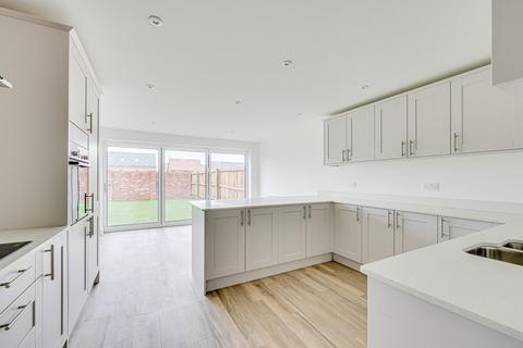4 bedroom semi-detached house for sale, Windermere Avenue, Hockley, SS5