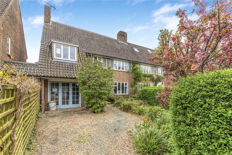 74a Thornton Road, London, SW12 0LF