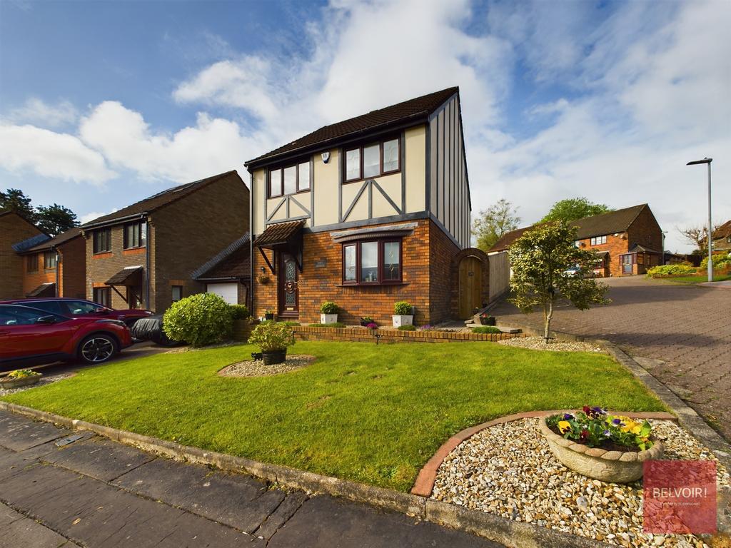 Gelli Aur, Treboeth, Swansea, SA5 3 bed link detached house £300,000