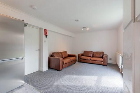 3 bedroom flat to rent, 0380L – Barntongate Terrace, Edinburgh, EH4 8BT