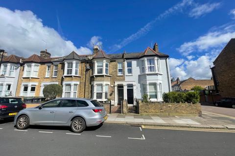 3 bedroom apartment to rent, Myddleton Road, Wood Green