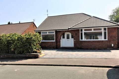 2 bedroom detached bungalow to rent, Aysgarth Avenue, Cheadle SK8